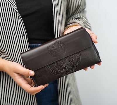 جزدان Versace للرجال والنساء الرسمي باللون البني